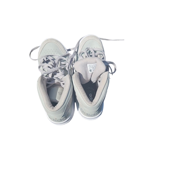 Athletic shoes - Picture 2 of 4